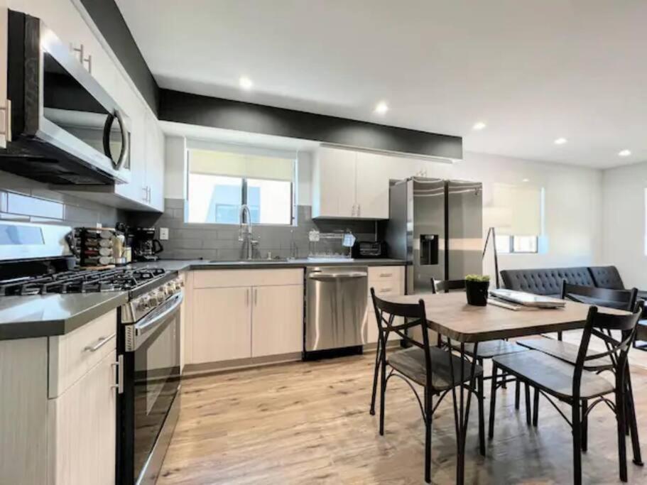 Сasa de vacaciones 4br Townhouse In Koreatown *
