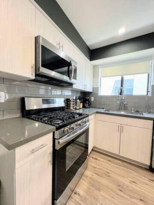 Сasa de vacaciones 4br Townhouse In Koreatown Los Ángeles